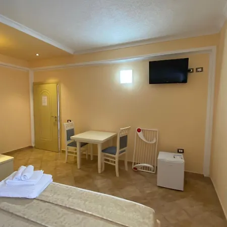 Restorant Pizzeri Anxhelo 호텔 카바여